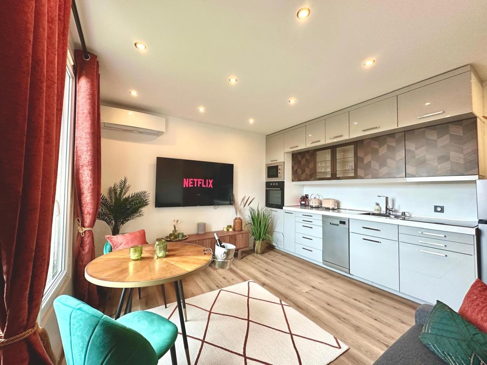 Suite Meg Esbly Exterior foto