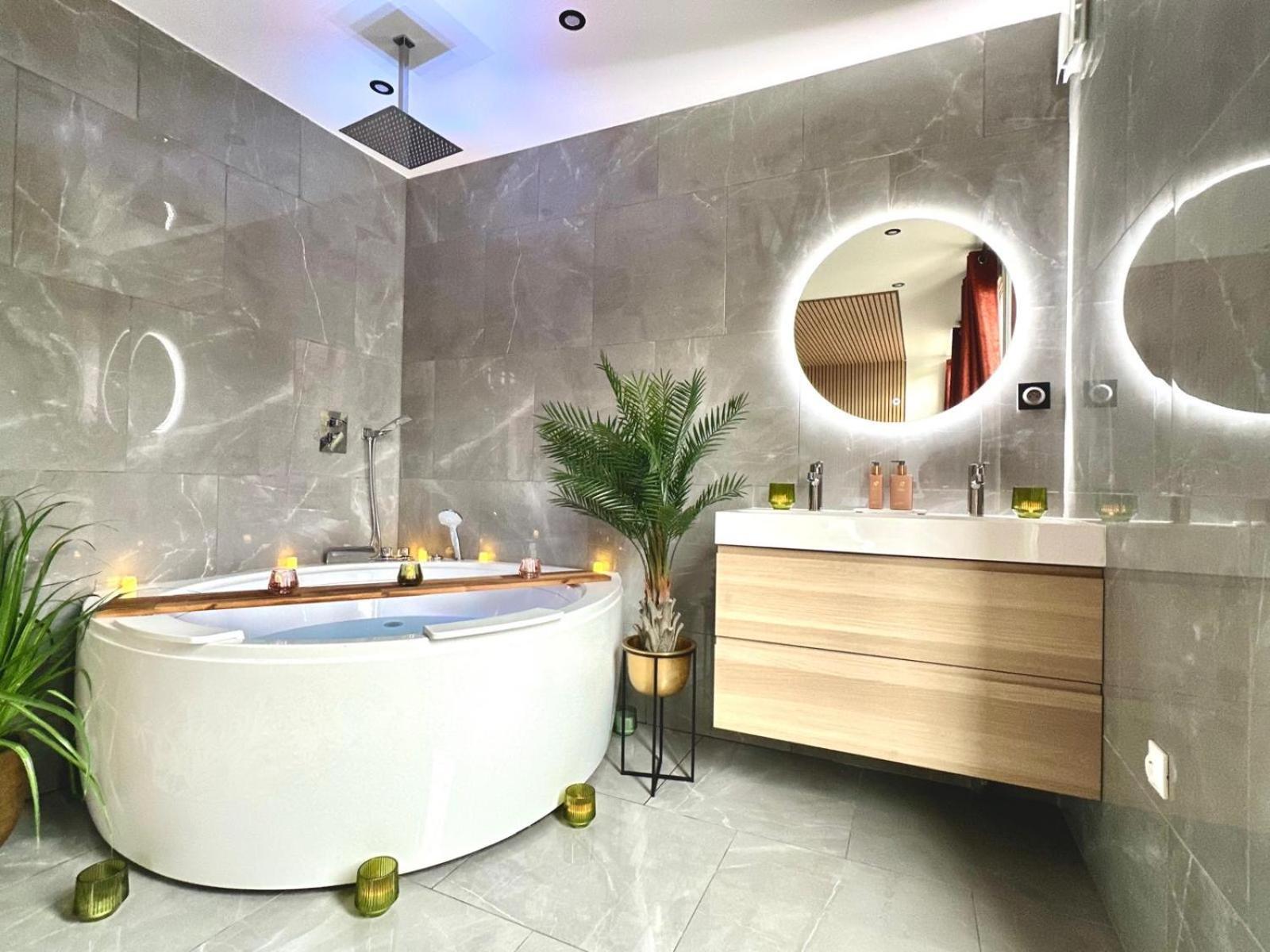 Suite Meg Esbly Exterior foto
